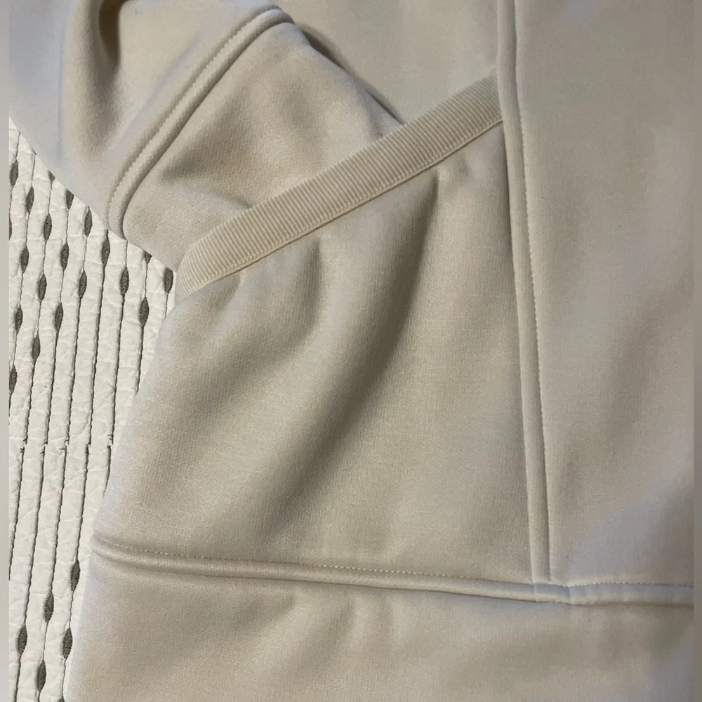 SOLD // North Face White Jacket with Hood - Picture 5 of 7